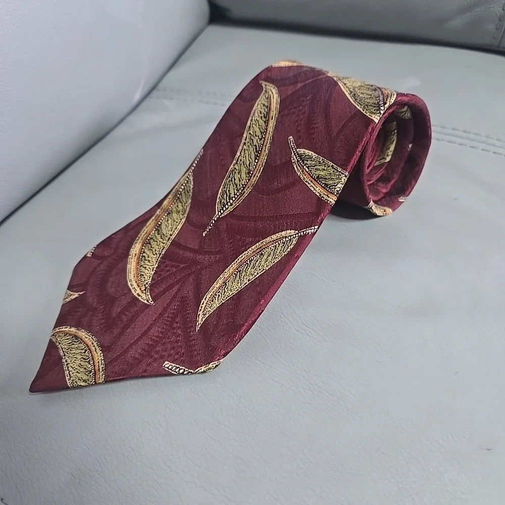 Burberry Silk Wool Blend Tie Maroon & Green Leaf‎ Design Made In USA